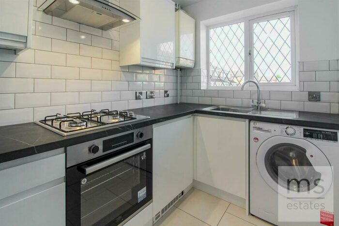 2 Bedroom End Of Terrace House To Rent In £pppw Falcon Close, Lenton, Nottingham, NG7