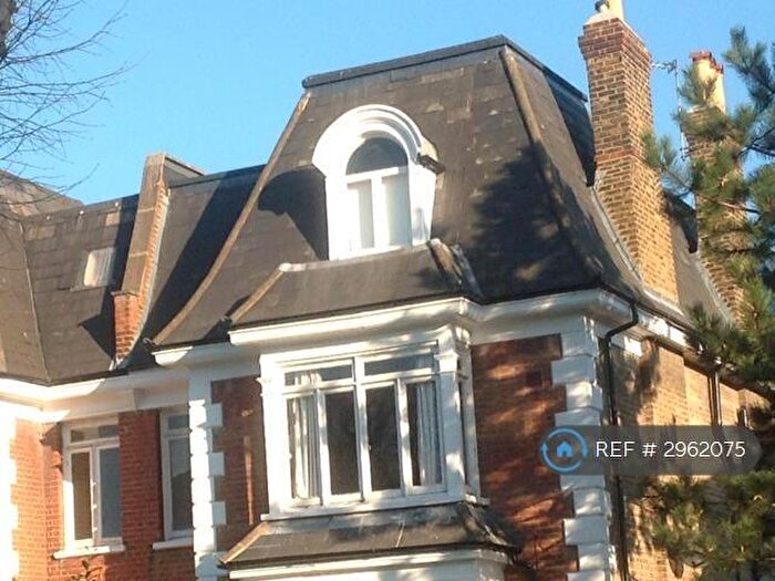 3 Bedroom Flat To Rent In Lee, London, SE12
