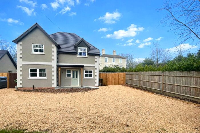 4 Bedroom Detached House For Sale In Shawfield Lane, Ash, Surrey, GU12