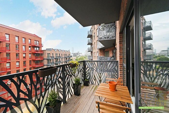 1 Bedroom Flat For Sale In City View Point, Leven Road, London, E14