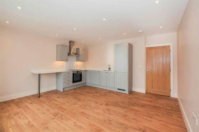 1 Bedroom Flat To Rent In New Road, Watford WD17