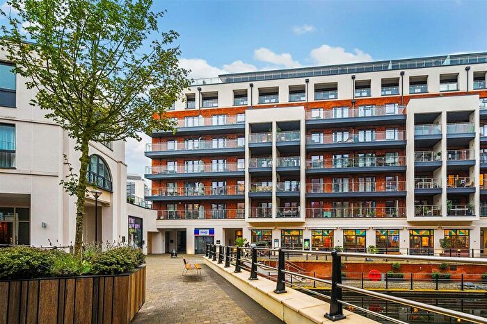 2 Bedroom Apartment For Sale In The Colonnade, Maidenhead, SL6