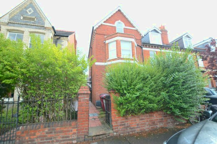 2 Bedroom Apartment To Rent In College Road, Reading, RG6