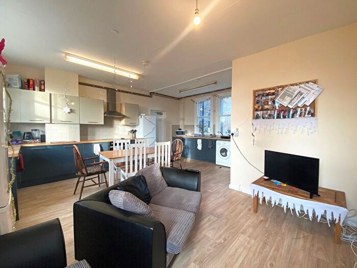 4 Bedroom Apartment To Rent In Aylward Street, Portsmouth, PO1