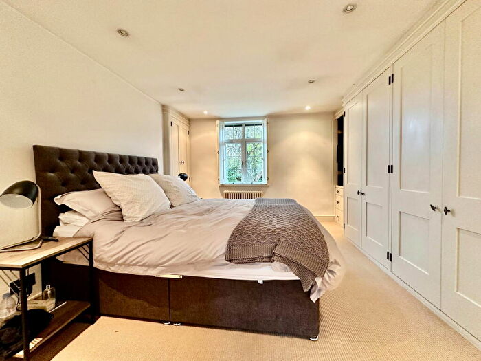4 Bedroom Detached House For Sale In Glebe Lane, Barnet, EN5