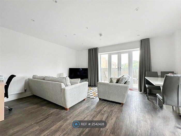 2 Bedroom Flat To Rent In Glenway Road, Rochester, ME1