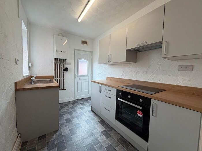 2 Bedroom Flat To Rent In Glebe Street, Castleford, WF10
