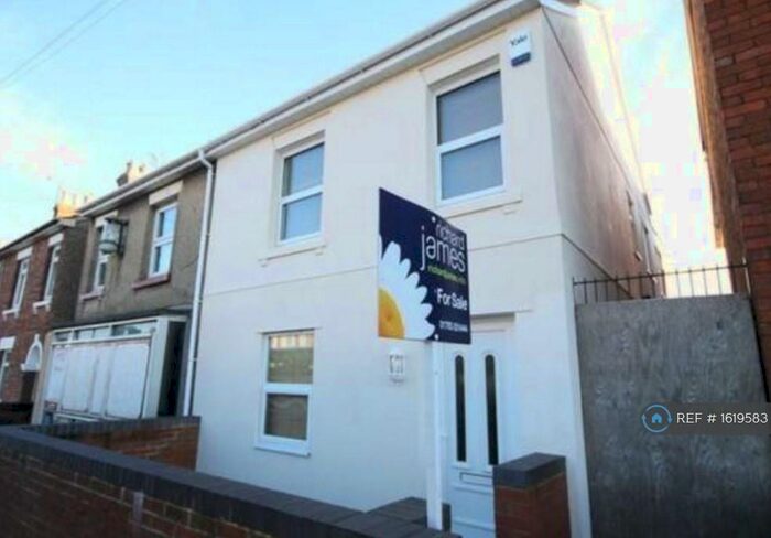 2 Bedroom Semi-Detached House To Rent In Cricklade Road, Swindon, SN2