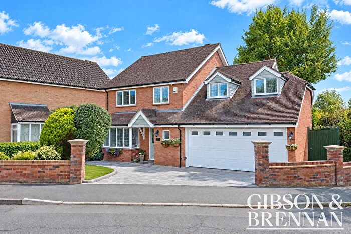 5 Bedroom Detached House For Sale In Hoover Drive, Laindon, SS15