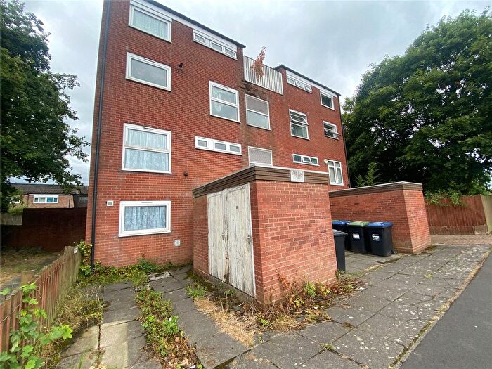 2 Bedroom Flat For Sale In Middlehill Rise, Birmingham, B32