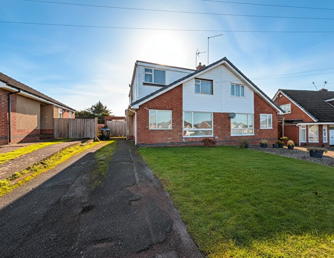 4 Bedroom Semi Detached House For Sale In St. Augustin Way Daventry Northamptonshire, NN11