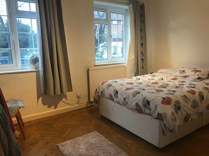 2 Bedroom Apartment To Rent In Wheatcroft Court, Wenlock Gardens, London, NW4
