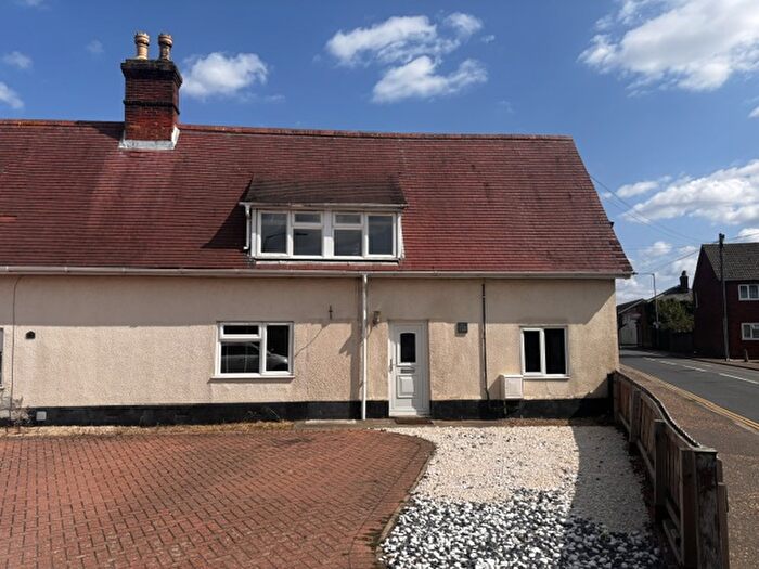 3 Bedroom Semi Detached House To Rent In Grapes Close, Attleborough, Norfolk, NR17