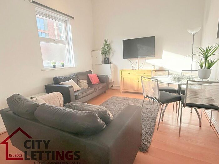 4 Bedroom Terraced House To Rent In Alfreton Road, NG7