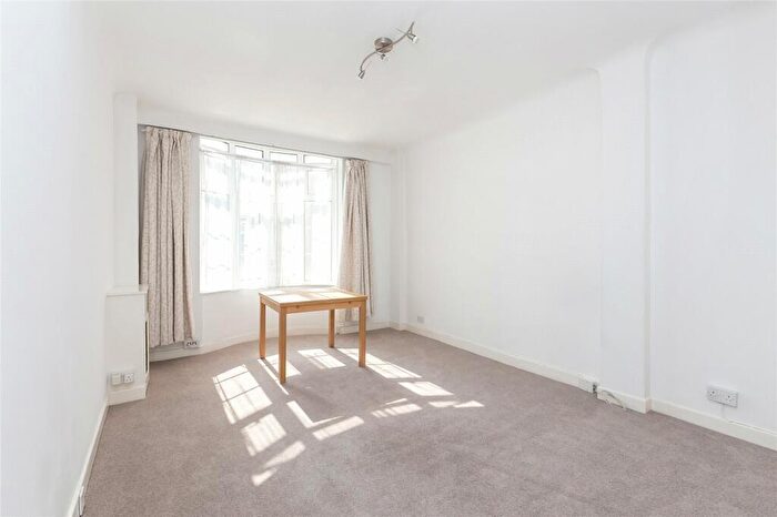 1 Bedroom Flat To Rent In Grove End Gardens, Grove End Road, NW8