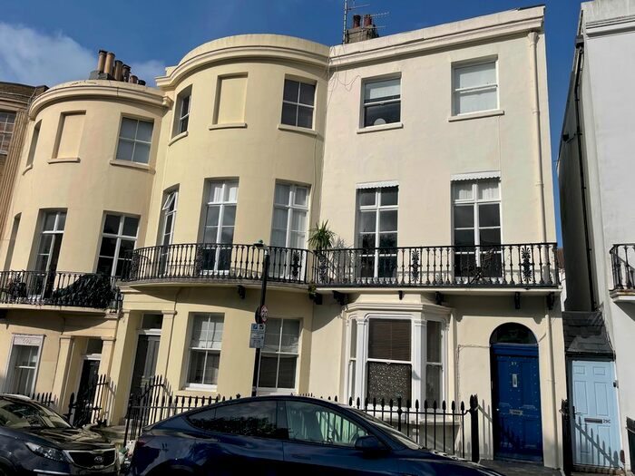 3 Bedroom Flat To Rent In Chichester Place, Brighton, BN2