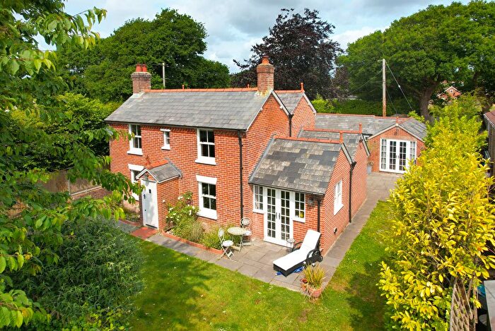 4 Bedroom Cottage For Sale In Bashley Road, Bashley, New Milton, Hampshire, BH25