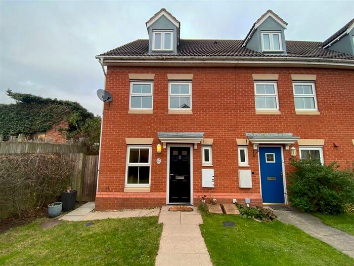 3 Bedroom Town House To Rent In Waterway Court, Birmingham, B14