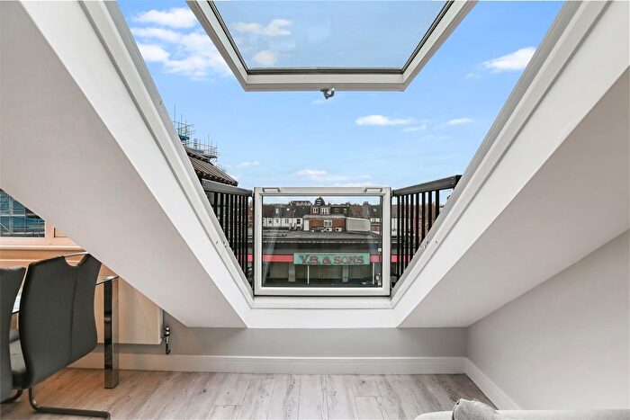 2 Bedroom Flat For Sale In Mitcham Road, London, SW17