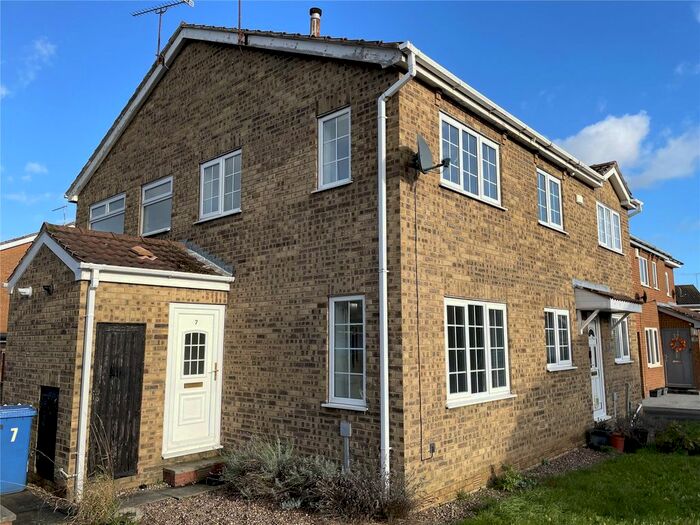 2 Bedroom Town House To Rent In Hartland Drive, Sothall, Sheffield, S20