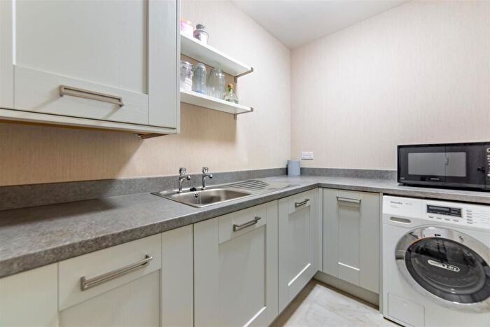 5 Bedroom Detached House For Sale In Kipley Close, Moorfields, NE12
