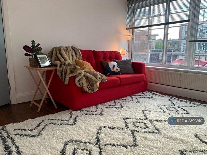 2 Bedroom Flat To Rent In Station Chambers, London, N11