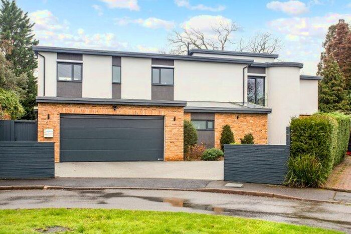 5 Bedroom Property To Rent In The Heronry, Walton-On-Thames, KT12