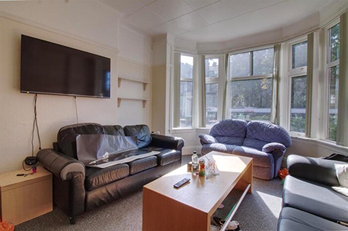 7 Bedroom House To Rent In St Michaels Villas, Headingley, Leeds, LS6