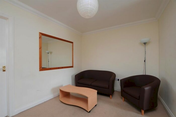 3 Bedroom Flat To Rent In Venneit Close, Oxford, OX1