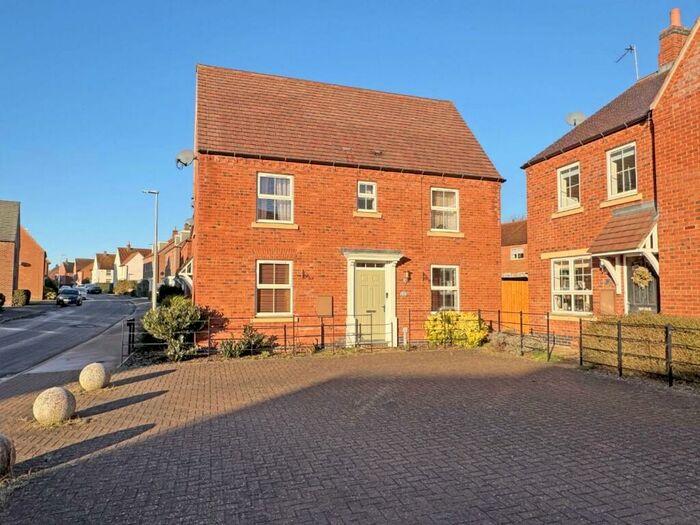 3 Bedroom Semi-Detached House For Sale In Bugle Close, Coton Park, Rugby, CV23