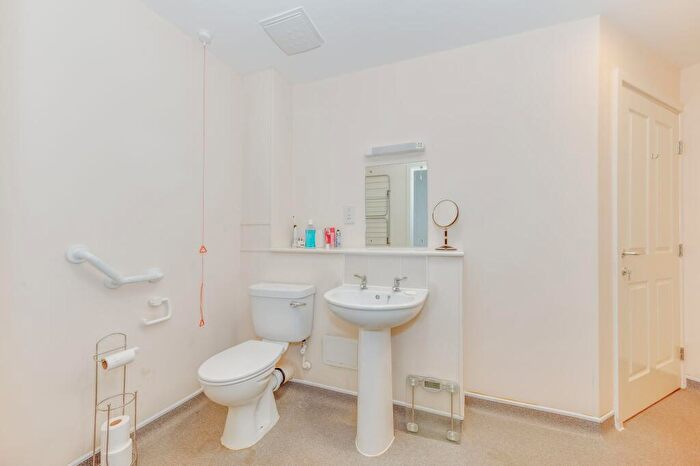 2 Bedroom Flat For Sale In Dyche Road, White Willows, S8