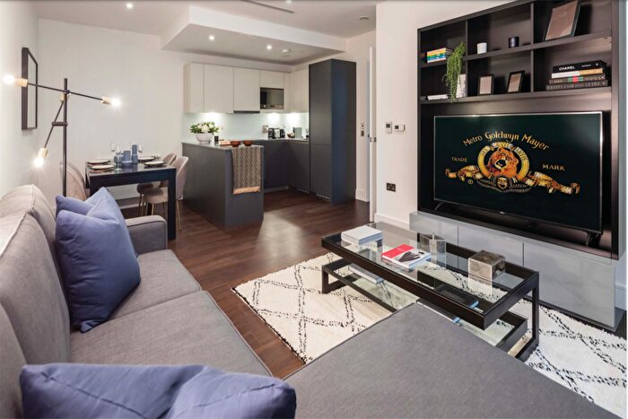 Apartment To Rent In Maine Tower, Harbour Way, E14