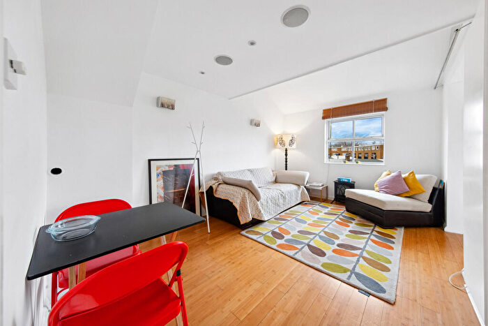 2 Bedroom Maisonette To Rent In Marlborough Lodge, E1