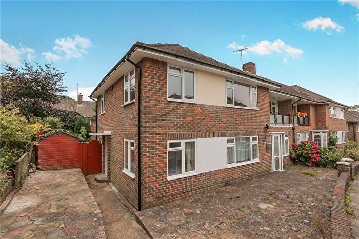 2 Bedroom Flat For Sale In Surrenden Holt, Brighton, East Sussex, BN1