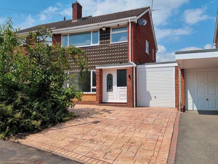 3 Bedroom Semi-Detached House To Rent In Mellowdew Road, Stourbridge, DY8