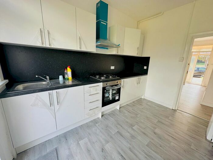 3 Bedroom Terraced House To Rent In Wanstead Lane, Ilford, IG1