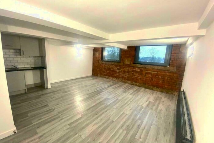 2 Bedroom Duplex To Rent In Whingate, Leeds, West Yorkshire, LS12