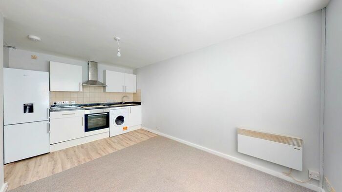 2 Bedroom Flat To Rent In Curtis Drive, London, W3