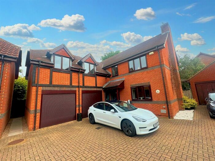 4 Bedroom Detached House To Rent In Walton Road, Middleton, Milton Keynes, MK10