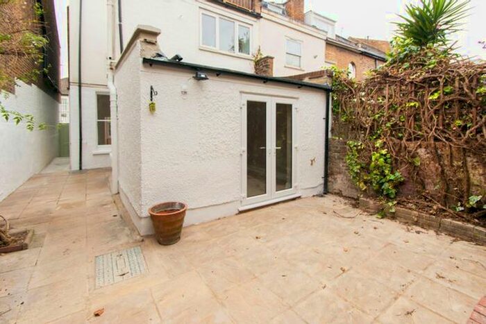 1 Bedroom Flat To Rent In Goldsmith Road, Poet's Corner, London, W3