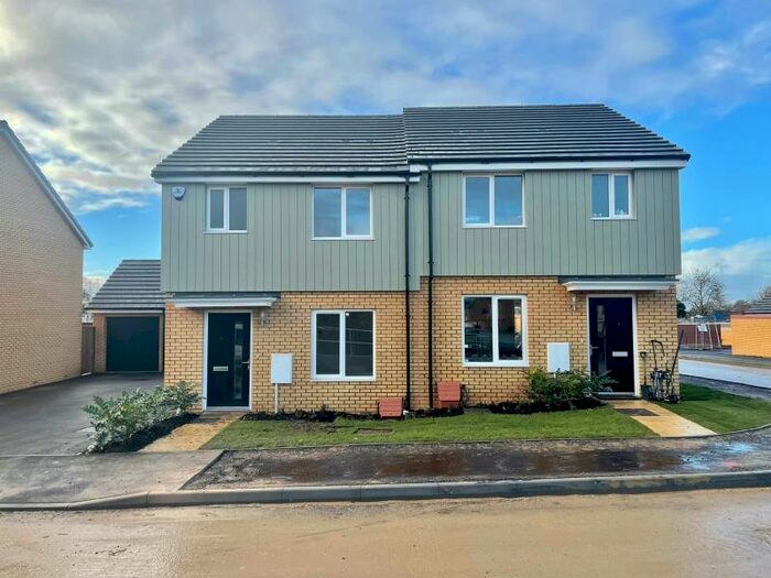 3 Bedroom Semi-Detached House To Rent In Shropshire Gardens, Whitehouse Park, MK8