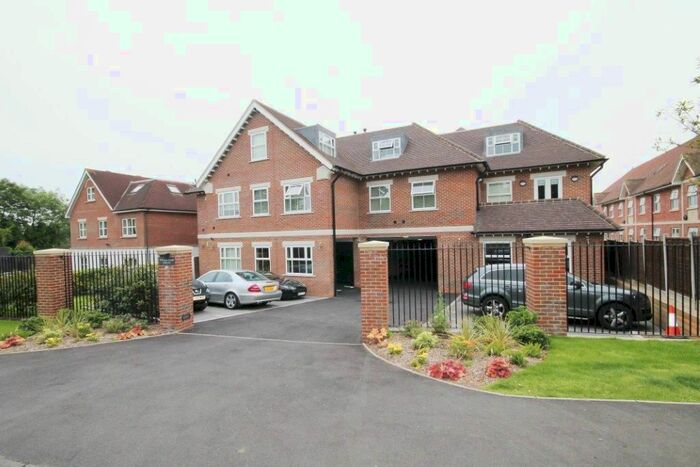 2 Bedroom Flat To Rent In William Court, Manor Road, Chigwell, IG7