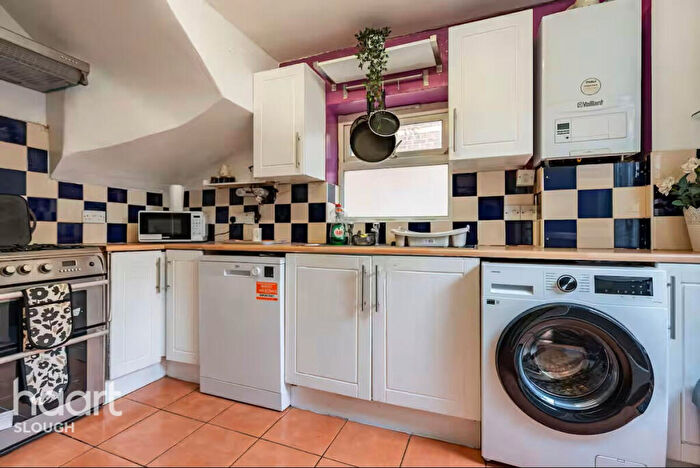 3 Bedroom Semi-Detached House To Rent In Talbot Avenue, Slough, SL3