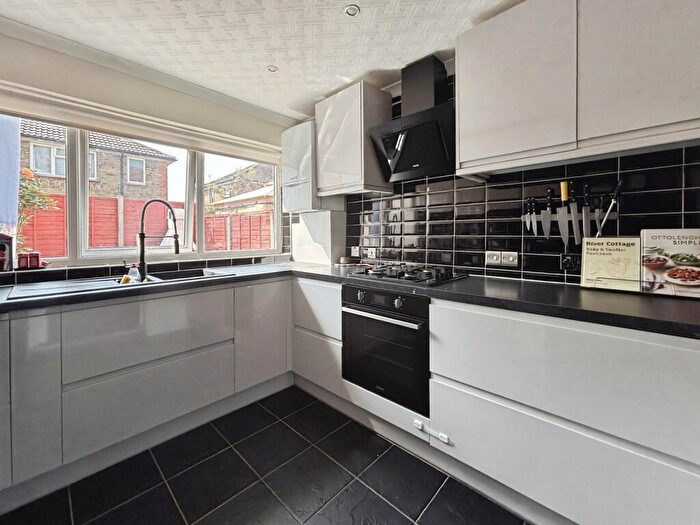 3 Bedroom Terraced House For Sale In Perth Road, London, E13