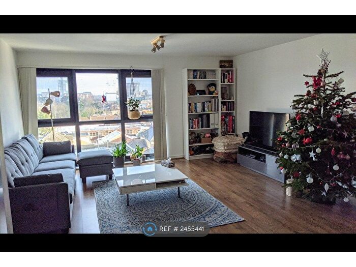 2 Bedroom Flat To Rent In Warneford Court, London, NW9