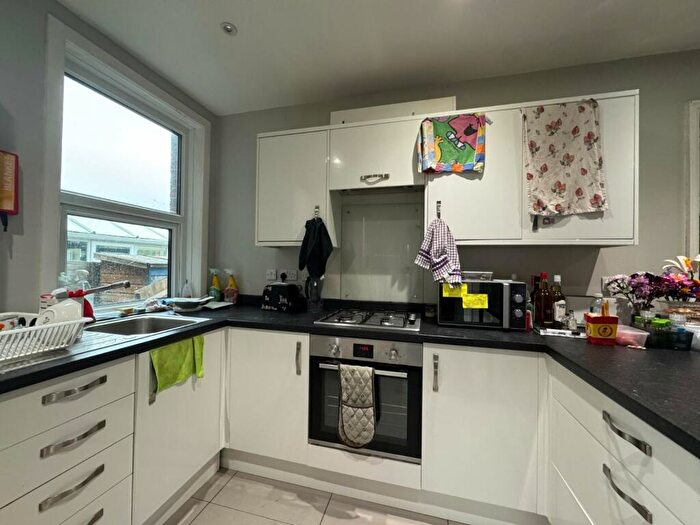 4 Bedroom Semi-Detached House To Rent In Granby Grove, Southampton, SO17