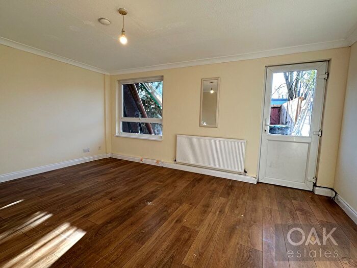 3 Bedroom Maisonette To Rent In Kerswell Close, London, N15