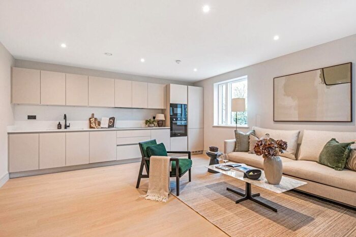 2 Bedroom Flat For Sale In Ashwood Gate, Herne Hill, SE24