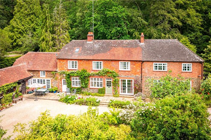 4 Bedroom Detached House For Sale In Waverley Lane, Farnham, Surrey, GU9