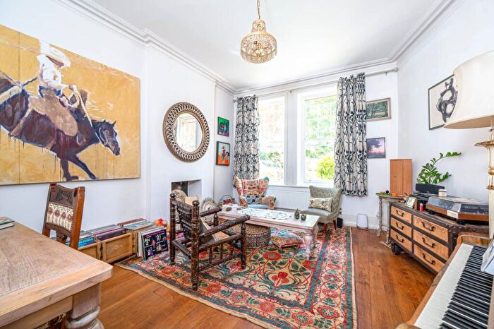 2 Bedroom Flat For Sale In Kings Gardens, West Hampstead, London, NW6